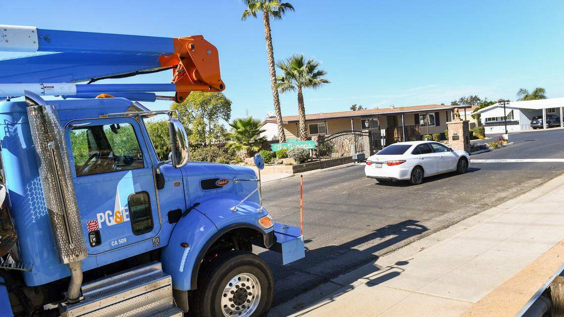 Power outages occurred late Thursday afternoon in parts of Fresno County due partly to heatwave that’s rolled into the central San Joaquin Valley, PG&E said.
