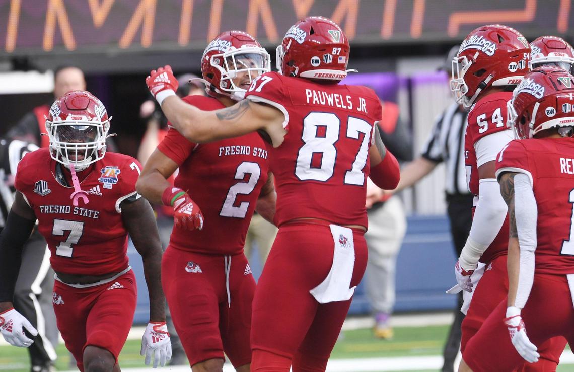 Fresno State celebrates Zane Pope’s touchdown, second from left, at the Jimmy Kimmel LA Bowl against Washington State Saturday, Dec. 17, 2022 in Inglewood, CA.