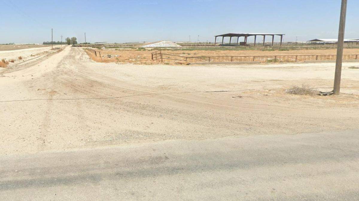 Ninth Avenue is a dirt road at Lansing Avenue south of Hanford. Human remains were found May 3 on a dirt road near the intersection, the Kings County Sheriff’s Office said.