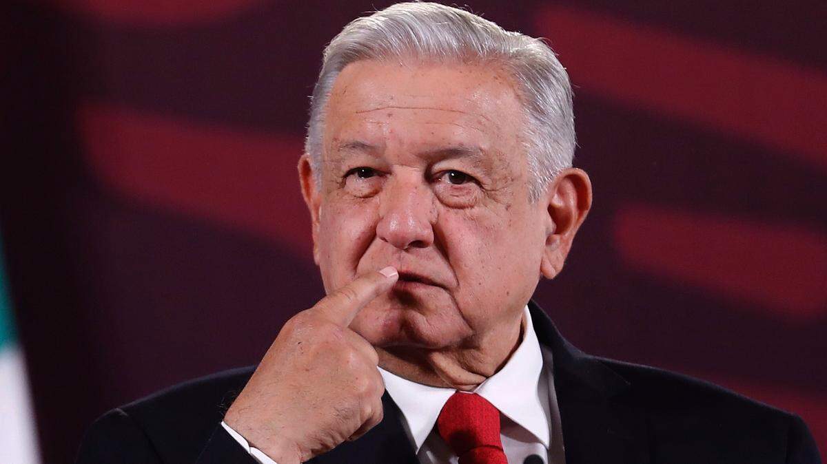 El presidente de México, Andrés Manuel López Obrador, habla durante una rueda de prensa este lunes en el Palacio Nacional de la Ciudad de México.