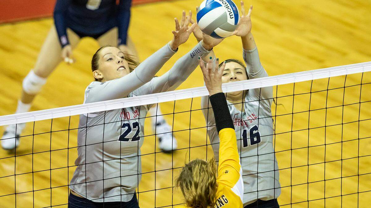 Fresno State’s Aubrey Folk, left, and Jessica Gilbert combine for a block Thursday night against Wyoming.