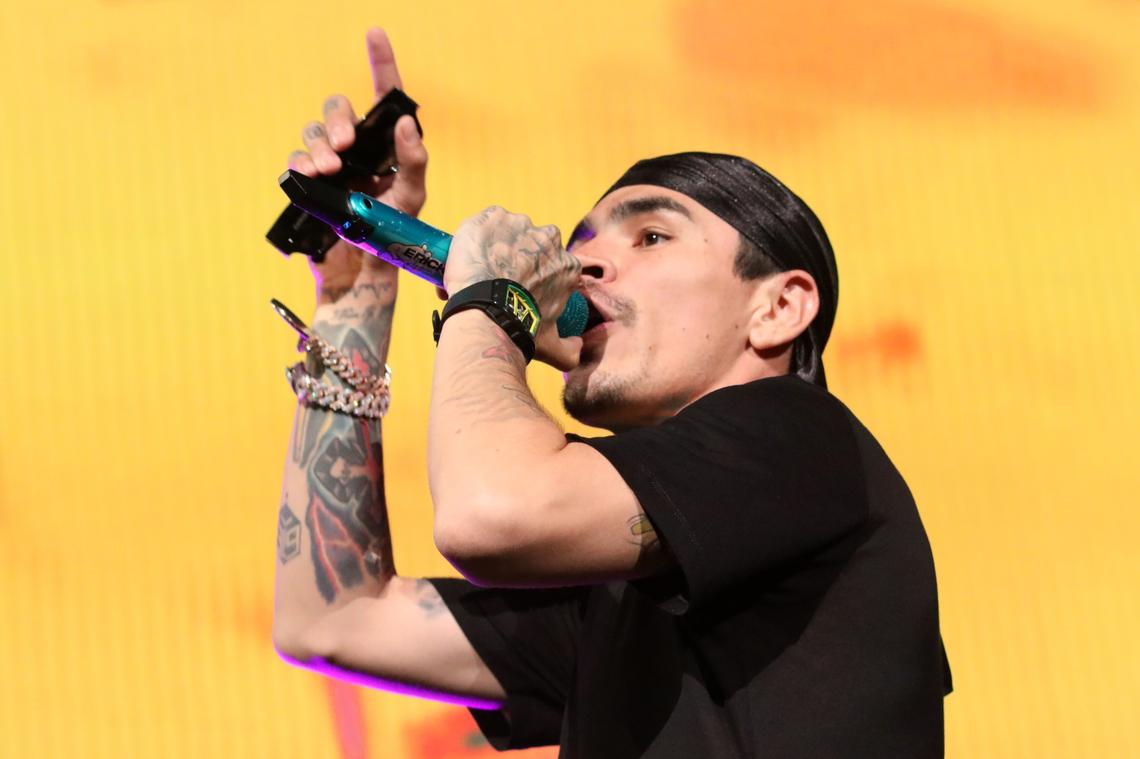 El cantante mexicano Erick Aragón –más conocido como Codiciado– actuó el sábado 4 de mayo en el Save Mart Center de Fresno con su gira 'Ando Enfocado US Tour'.