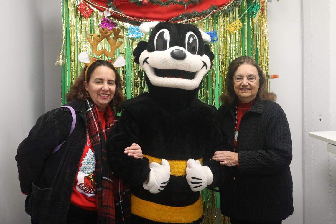 Community members had the opportunity to meet reporters and editors and take photos with Bee's mascot Scoopy while enjoying pan dulce and hot chocolate.