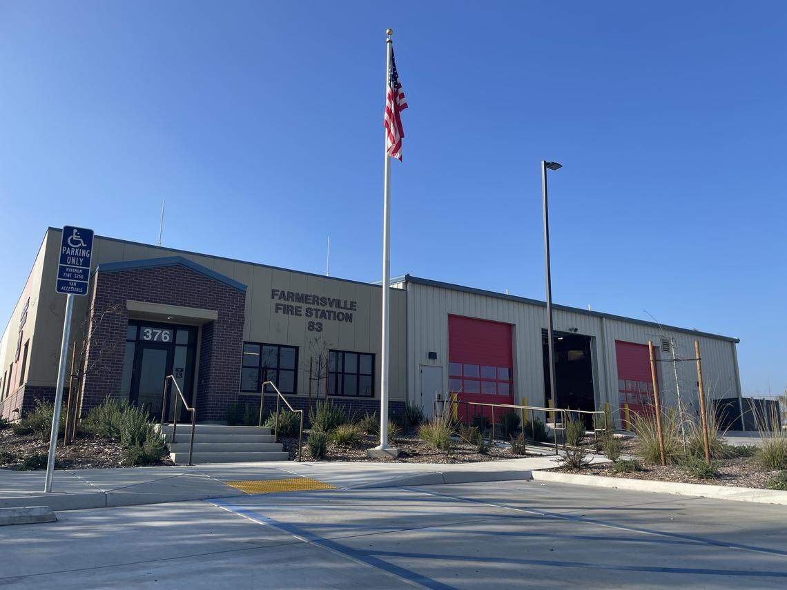 Farmersville inauguró su nueva estación de bomberos de $7 millones el viernes, Jan. 16, reemplazando las instalaciones del departamento de bomberos en el ayuntamiento donde ha estado operando desde finales de la década de 1990.