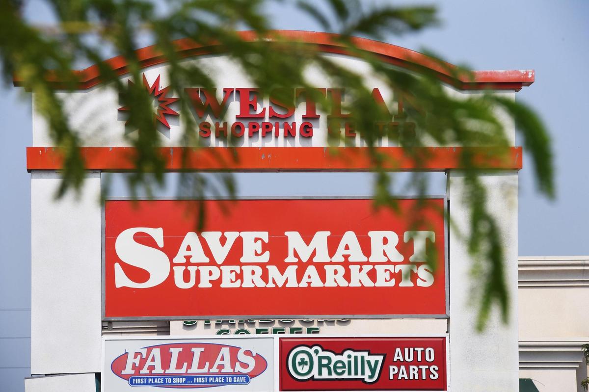 The Westlan Shopping Center Save Mart, where Alice Dominguez, 80, encountered a humiliating experience at the cash register recently when she was told incorrectly by a Save Mart employee that cash was not accepted. Photographed Friday, Oct. 2, 2020 in Fresno. Save Mart has clarified that cash is still accepted.