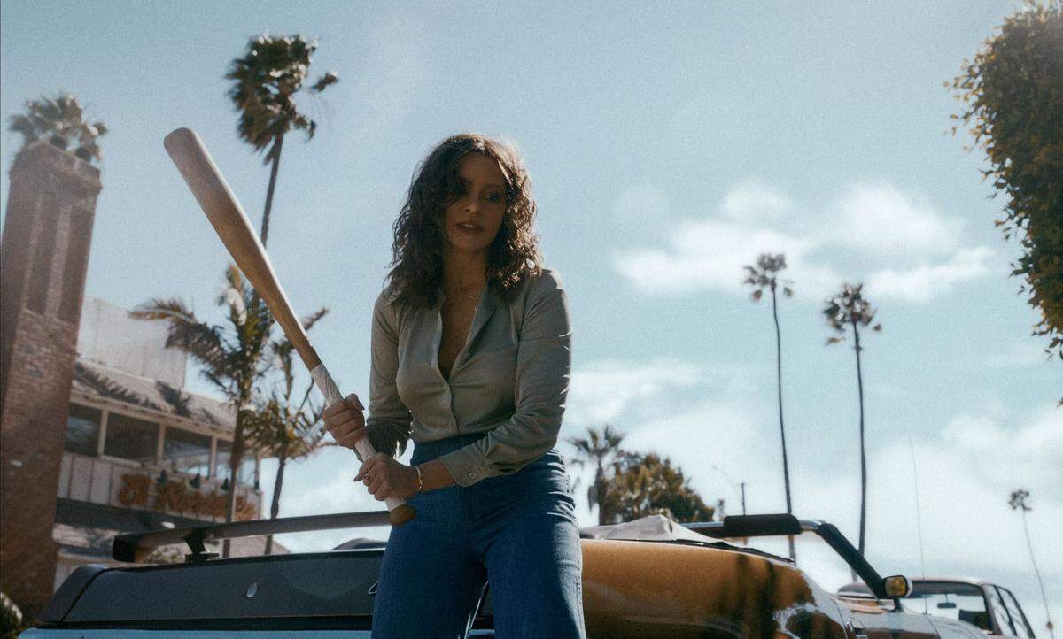 Fotograma cedido por Netflix donde aparece Sofía Vergara, como Griselda, durante una escena de ‘Griselda’, la serie de Netflix sobre la famosa narcotraficante colombiana.