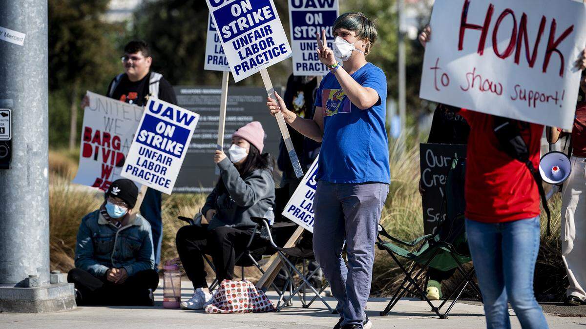 Academic employees strike on the University of California, Merced campus in Merced Calif., on Monday, Nov. 14, 2022.