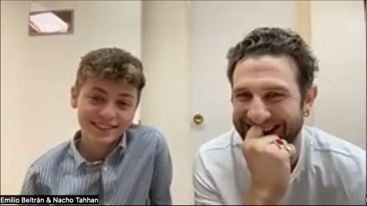 Los actores Emilio Beltrán (izquierda) y Nacho Tahhan (derecha) durante una entrevista con Vida en el Valle. Los actores son padre e hijo en la nueva serie de ViX ‘Más Allá De Ti’, la cual toca temas actuales como la inmigración, buso de drogas, problemas mentales, tiroteos en las escuelas, abuso de autoridad, entre muchos otros.
