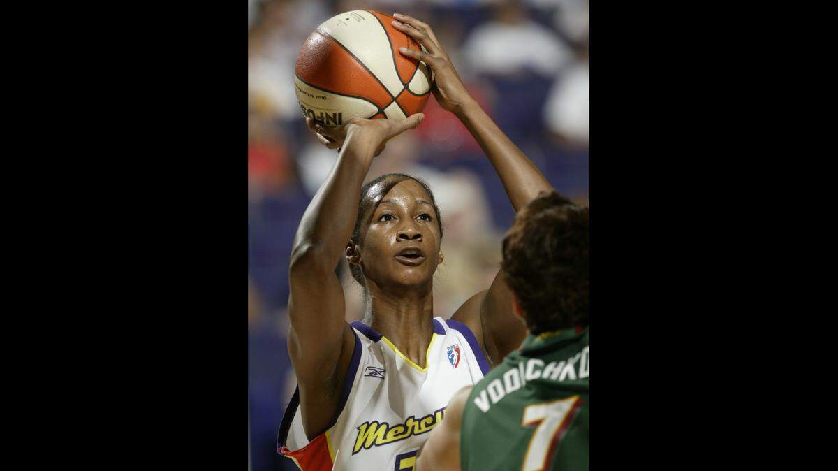 Adrian Williams-Strong, who spent five of her eight seasons in the WNBA with the Phoenix Mercury, wil be inducted Thursday into the Fresno Athletic Hall of Fame.