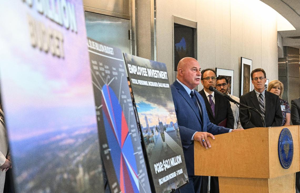 Mayor Jerry Dyer presents his fiscal year 2024 mayor’s budget during a news conference at Fresno City Hall on Thursday, May 18, 2023.
