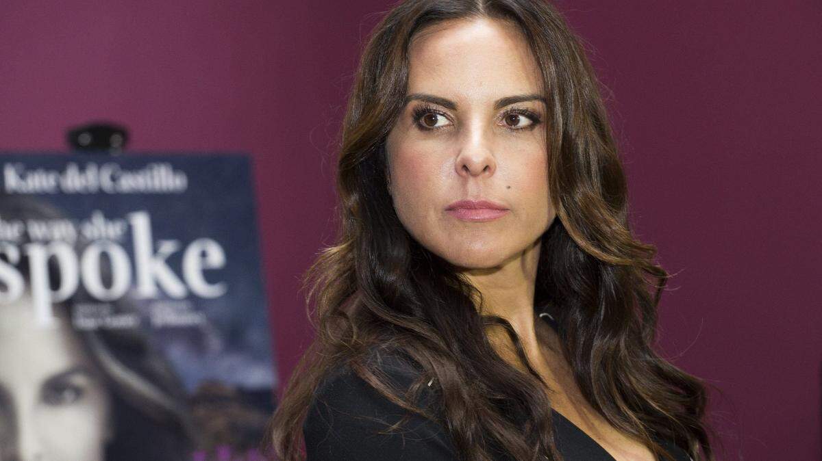 La actriz mexicana Kate del Castillo posa a su llegada a un encuentro con la prensa para promocionar su obra de teatro en 2019 en Nueva York.