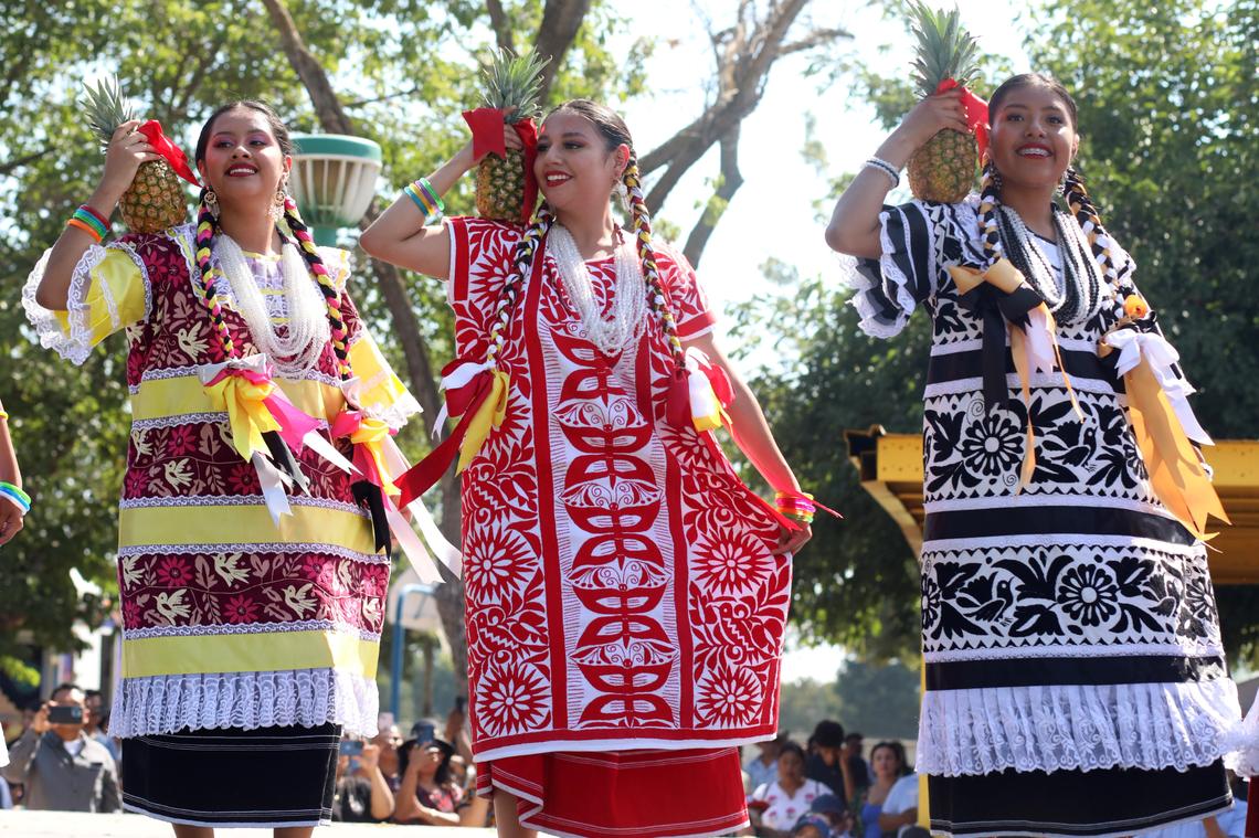 Alumnos de Maqueos Music tocaron la música para varias de las danzas de la Guelaguetza Fresno 2023 que se llevó a cabo el domingo incluyendo Flor de Piña.