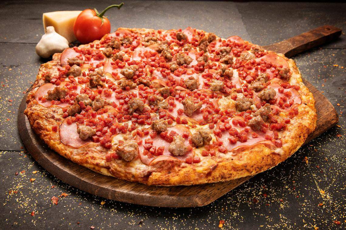 Pizza like this one is popular at Me-n-Ed’s, a staple with more than 40 locations in the central San Joaquin Valley. 