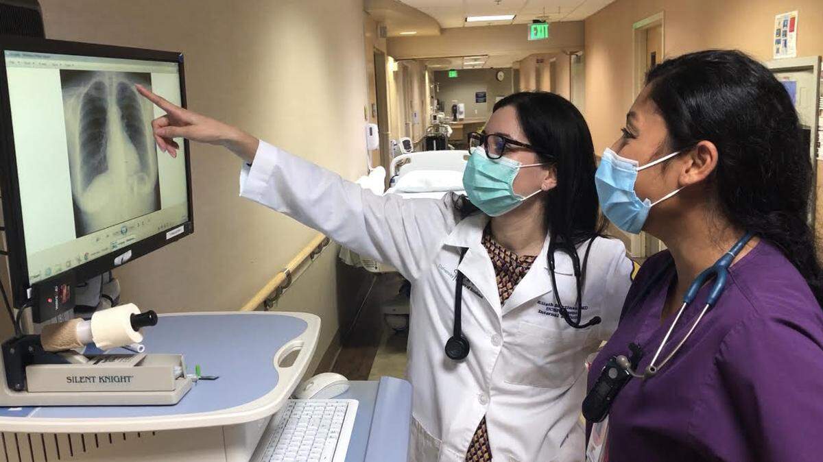 Dr. Elieth Martinez joins nurse Leya Lunes Labadie in reviewing a patient’s X-ray.