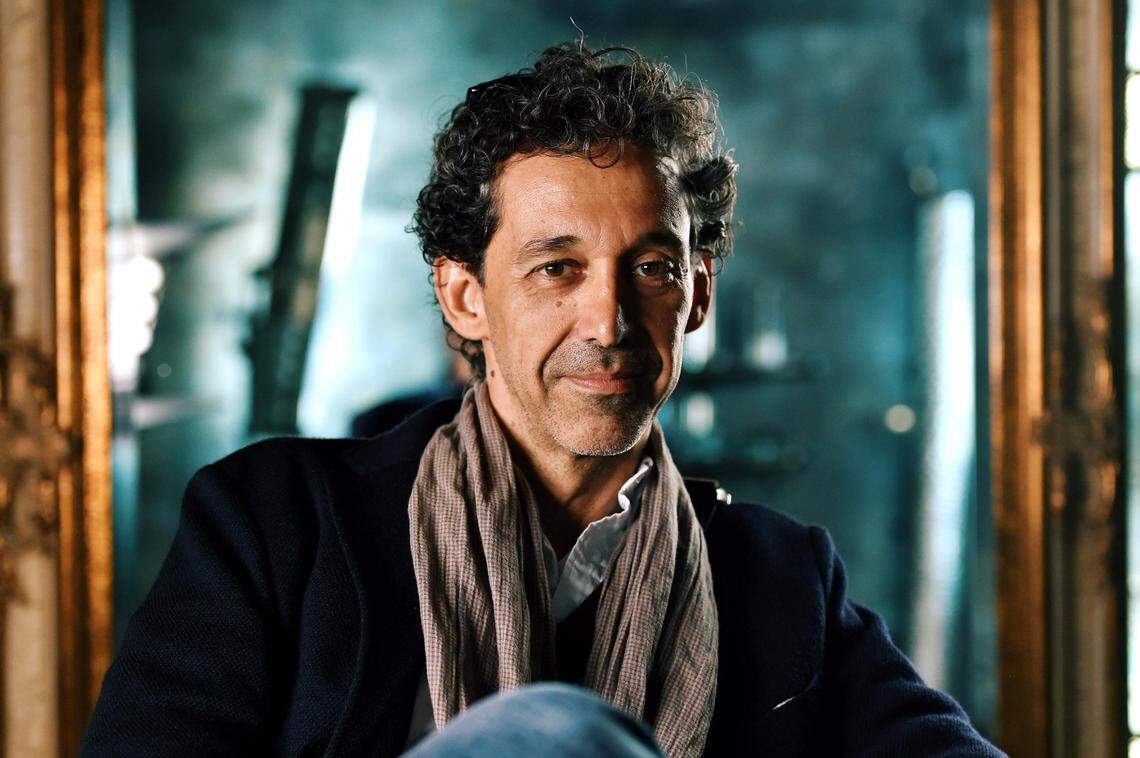 Ángel Gracia, director y productor español-americano con amplia experiencia televisiva y online, platicó recientemente con Vida en el Valle sobre la nueva comedia navideña familiar ‘How the Gringo Stole Christmas’ (Cómo el gringo se robó la Navidad), un lanzamiento de Lionsgate.