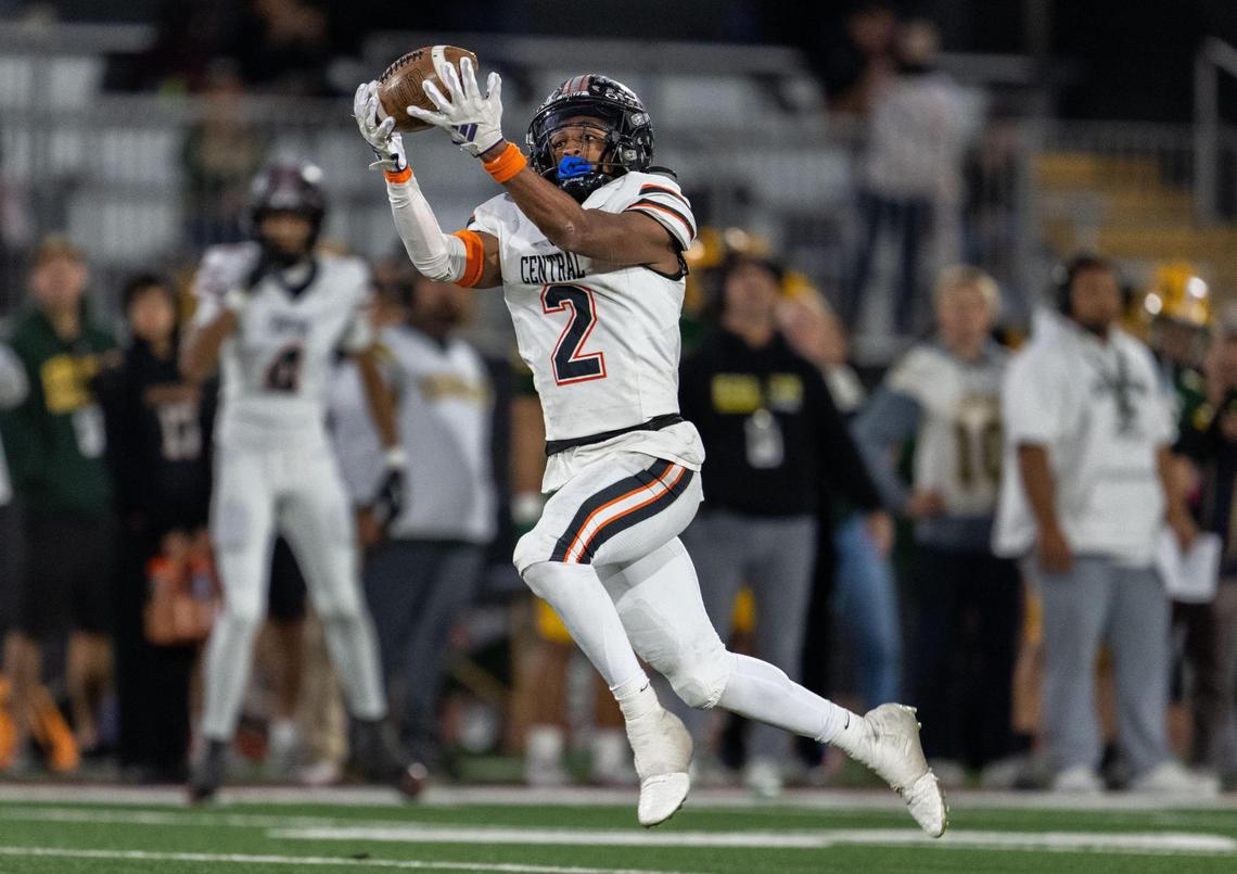 The Central Grizzlies’ Brandon Smith (2) makes a catch for a long first down against the Edison Chargers in the second half of the CIF State Division 1-A championship game at Saddleback College in Mission Viejo on Saturday.