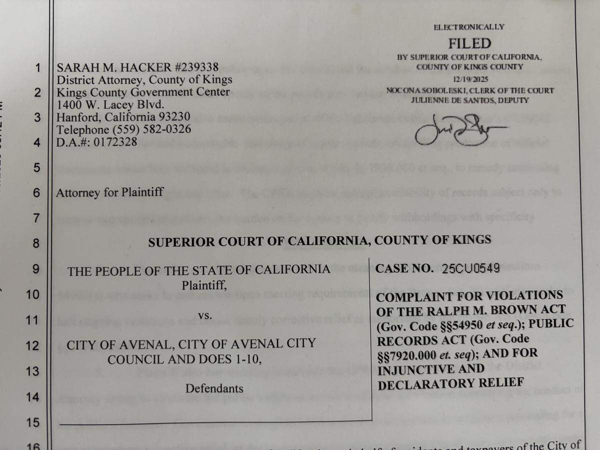 La fiscal de distrito del condado de Kings, Sarah Hacker, demandó a la ciudad de Avenal por presuntas violaciones de la Ley Brown de California.