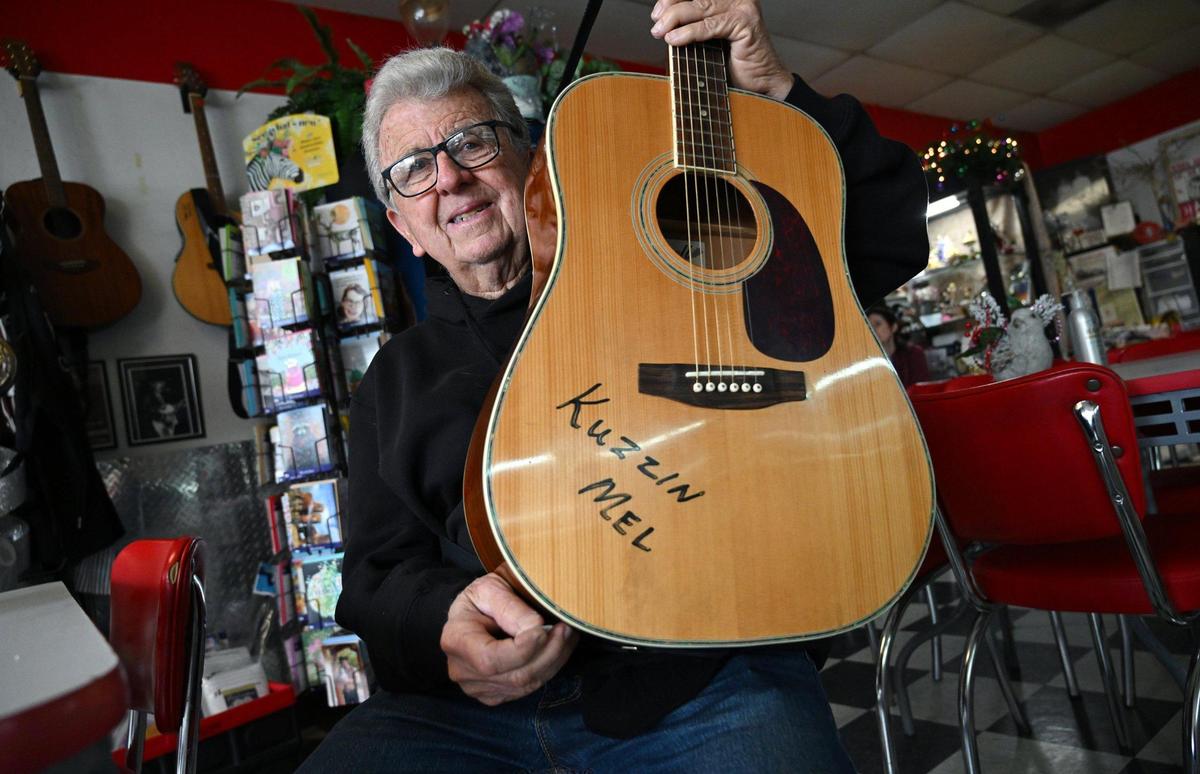 Melvin Mason, known as Kuzzin Mel, with his acoustic guitar inside Scoops, Soups & More on Pollasky Avenue in Old Town Clovis Thursday, Feb. 20, 2025.