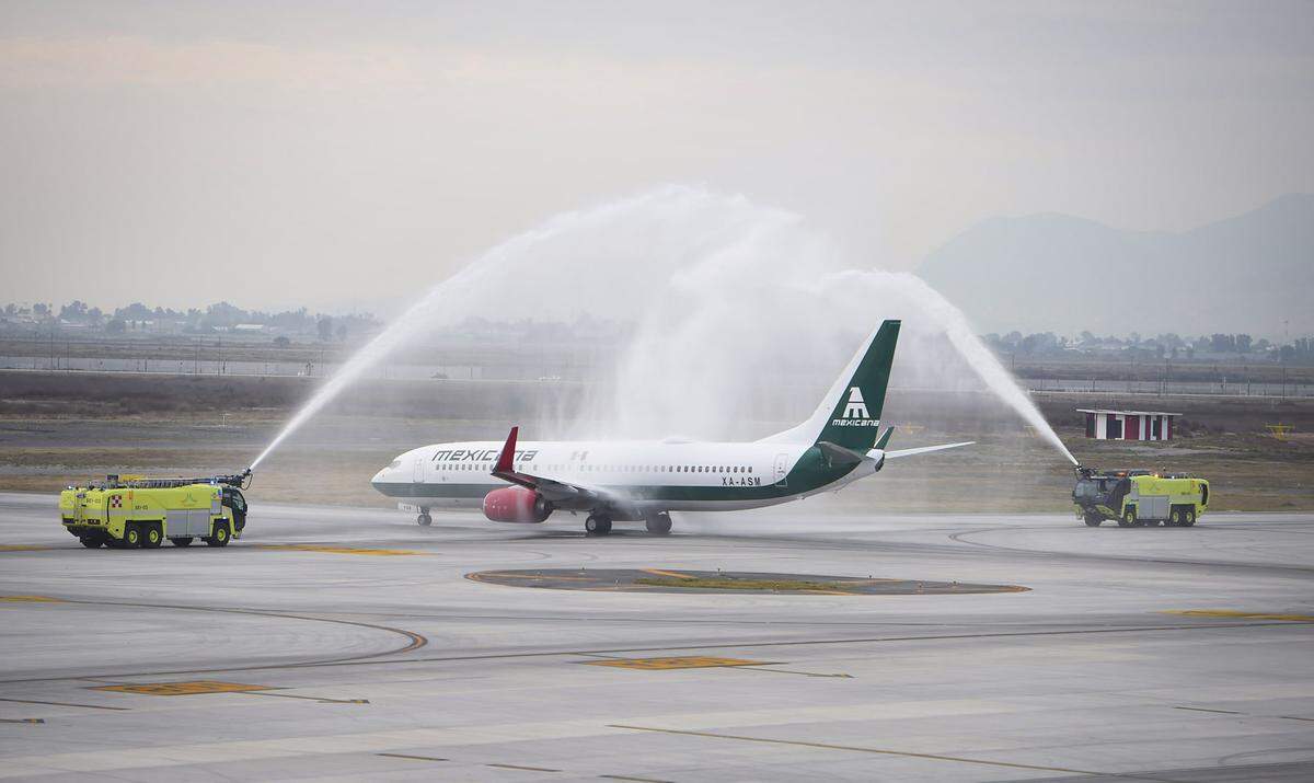 Photograph of a plane from the Mexicana de Aviación airline which resumed flying on Dec. 26, 2023.