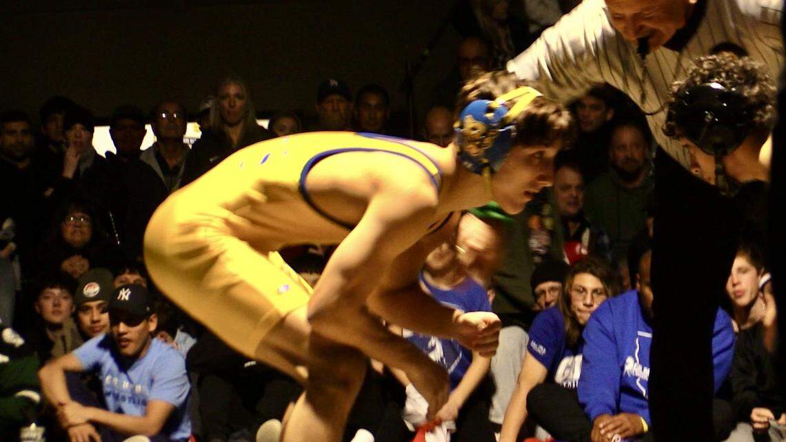 Nikade Zinkin of Clovis High wrestled Isaiah Cortez of Gilroy in the 129 pound championship of the Doc Buchanan Invitational in Clovis, California on Saturday, Jan. 6, 2023.