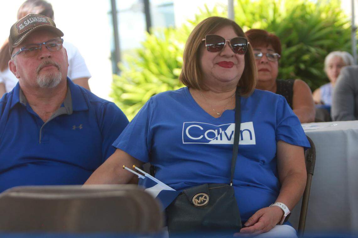 Norma Garate, que tiene más de cuatro décadas viviendo en los Estados Unidos, el sábado 17 de septiembre en las instalaciones del Consulado General de El Salvador en Fresno para celebrar por primera vez el Dia de la Independencia de su país natal, que este año conmemora 201 años.