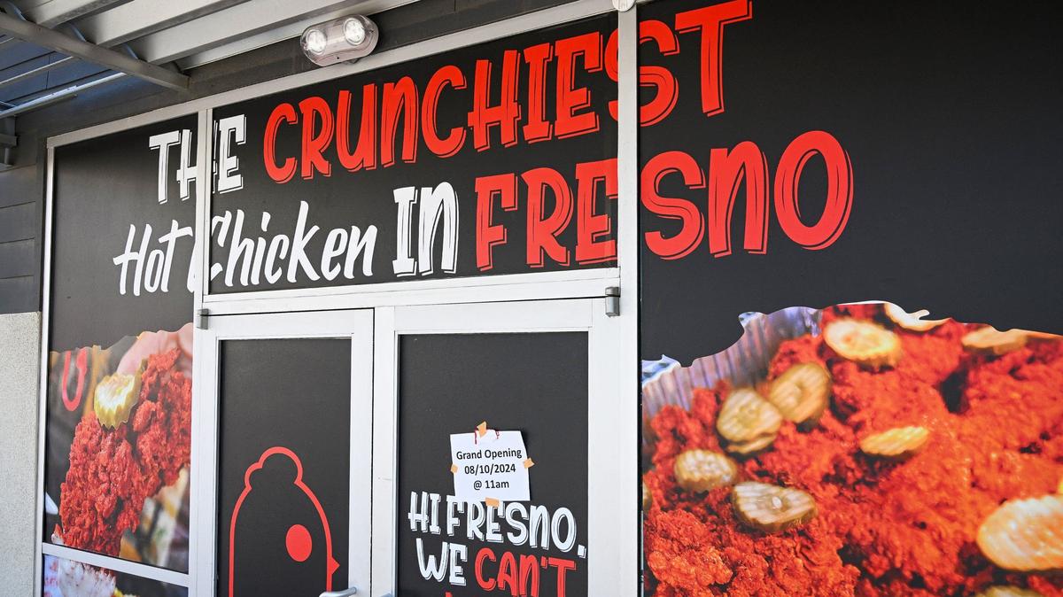 The Red Chickz Nashville hot chicken restaurant chain will open a new location at Manchester Center near Chipotle and The Habit Burger in Fresno.