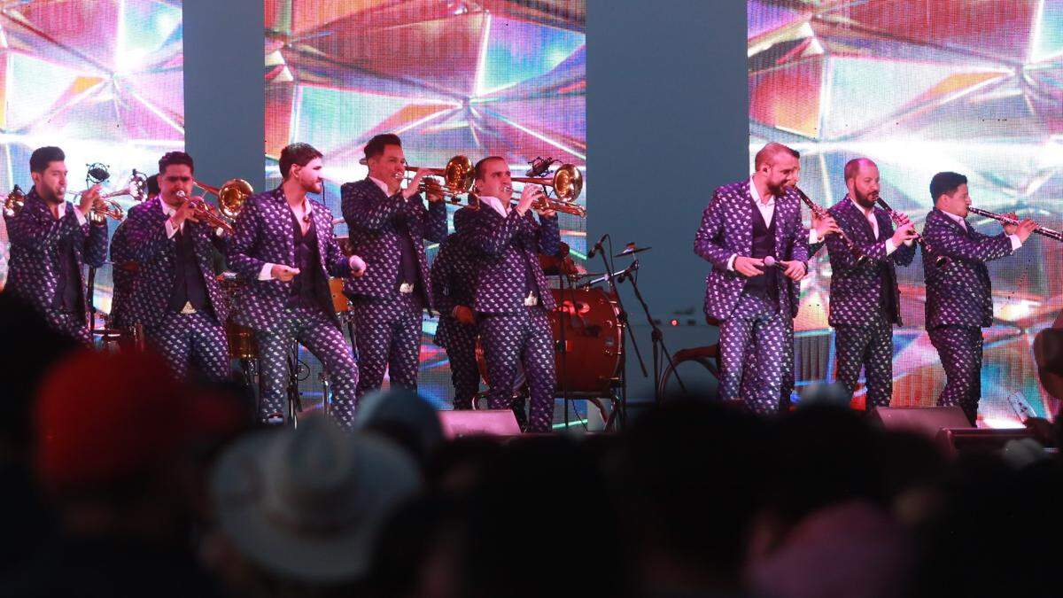 El concierto del ‘Dia del Trabajador’ que organizó las radioemisoras La Campesina 92.5 FM de Bakersfield y La Campesina 106.3 FM de Visalia fue para rendir homenaje a todos los trabajadores esenciales del Valle Central contó con la presentacion de Banda El Recodo.
