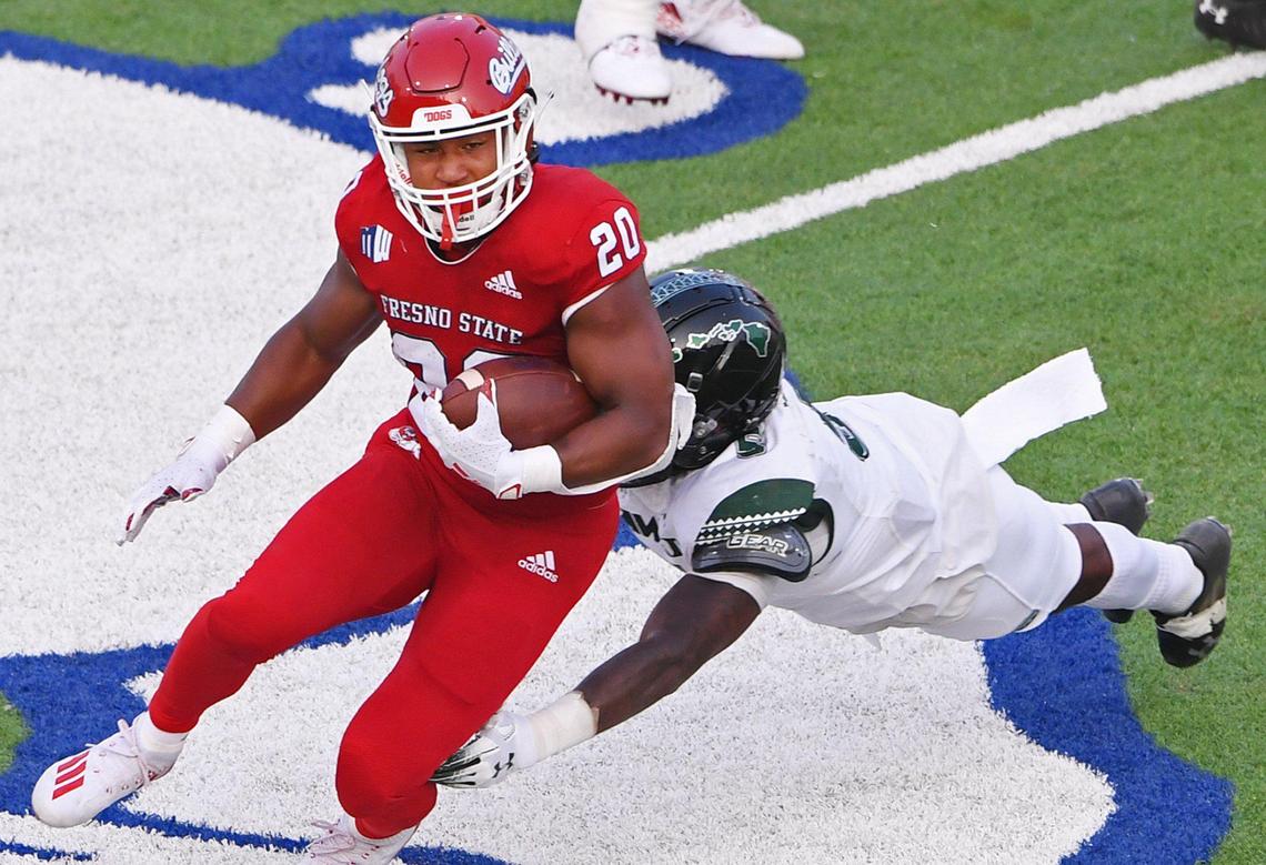 Fresno State’s Ronnie Rivers, left, eludes Hawai’i’’s Khoury Bethley, right, Saturday, Oct. 24, 2020 in Fresno. The first quarter ended tied 7-7.