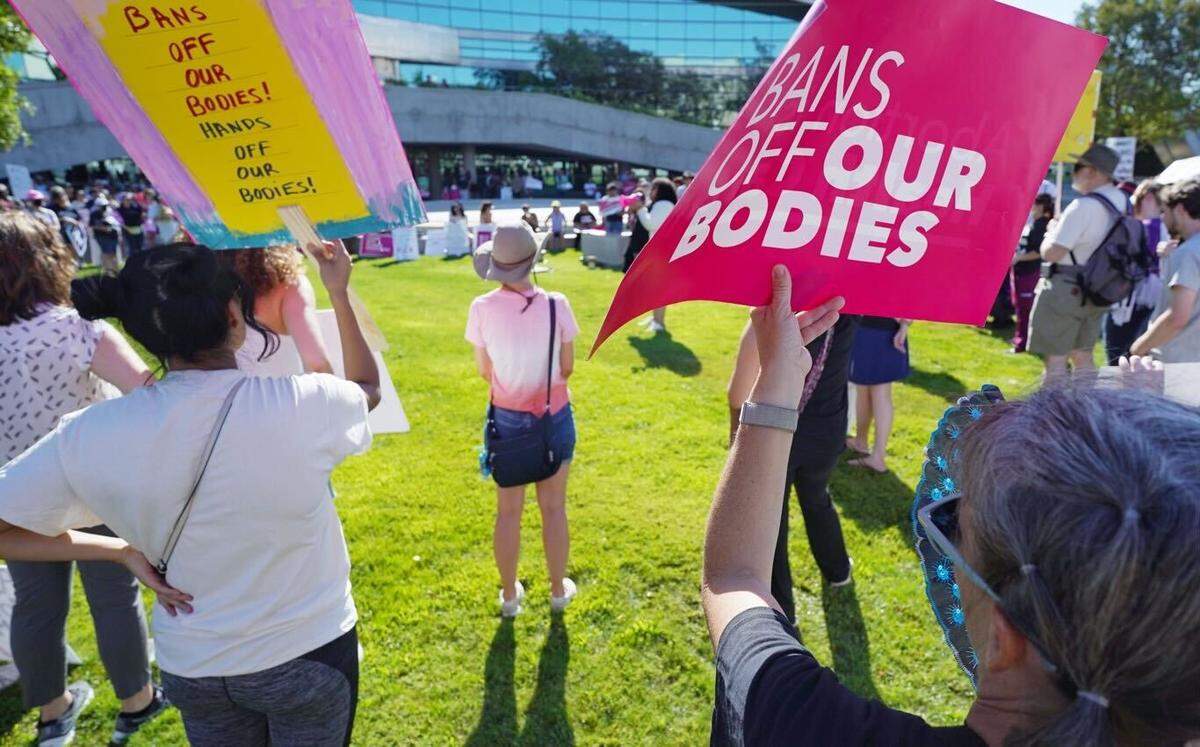 A loud and enthusiastic crowd of about 500 turned out early Saturday at Fresno City Hall to condemn the U.S. Supreme Court’s decision to overturn abortion rights.
