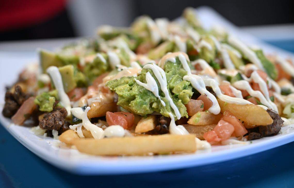 Felix and Beatriz have opened Keidy's Restaurant, the first to offer Honduran as well as Mexican food in Fresno. Its grabd opening was held July 11 and is located along Blackstone Ave. north of Herndon Avenue.