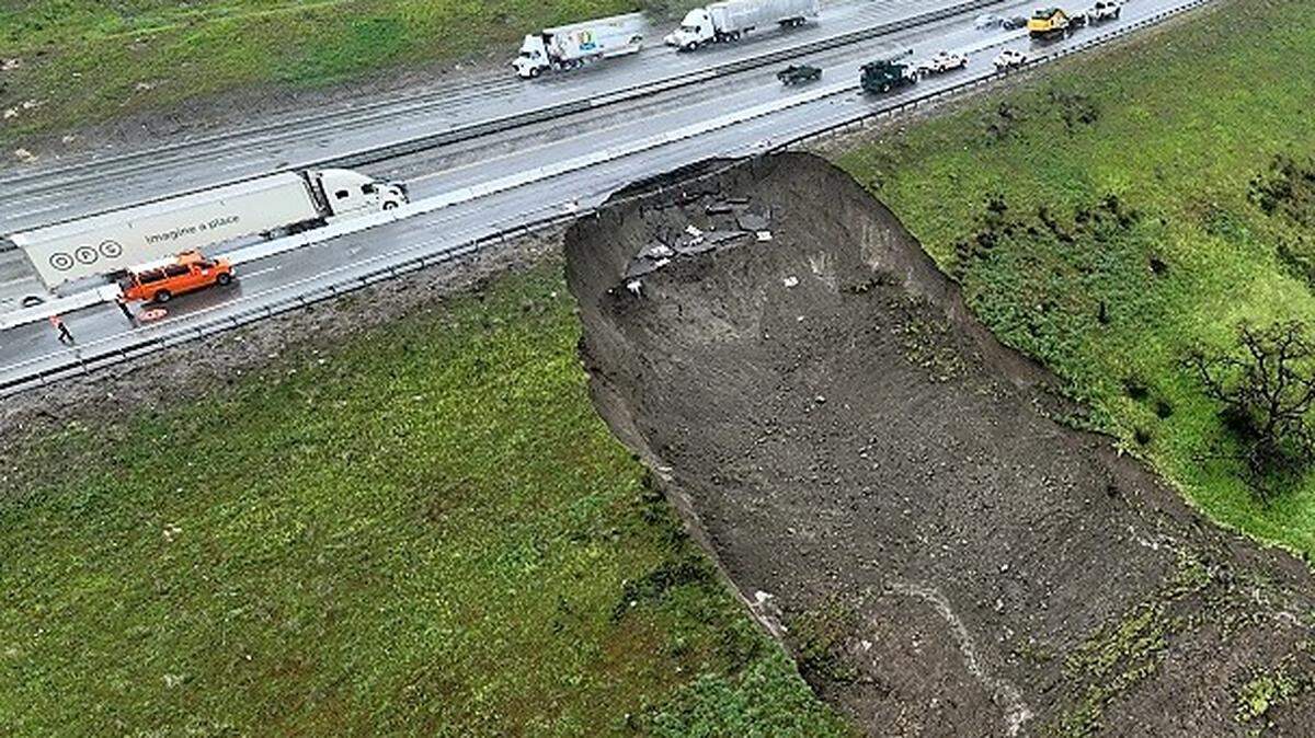 This landslide that took place during heavy rainfall on Interstate 5 in early April caused Caltrans to closed two southbound lanes.