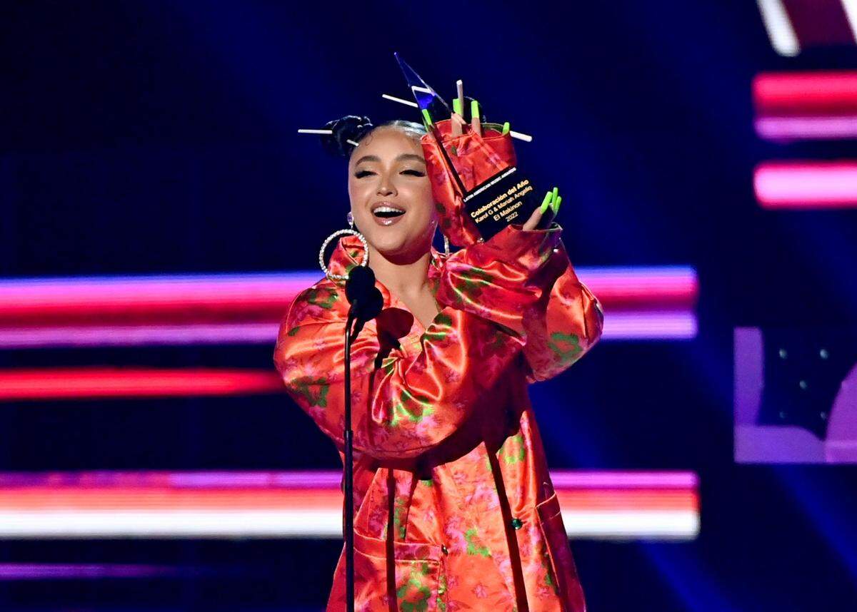 En la imagen: Mariah Angeliq acepta el premio Colaboración Del Año en el escenario durante los Premios de la Música Latinoamericana 2022 en el Michelob ULTRA Arena en el Mandalay Bay Resort and Casino en Las Vegas, Nevada, el 21 de abril de 2022.Pictured: Mariah Angeliq accepts the Colaboracion Del Año award on stage during the 2022 Latin American Music Awards at the Michelob ULTRA Arena at Mandalay Bay Resort and Casino in Las Vegas, Nevada on April 21, 2022.