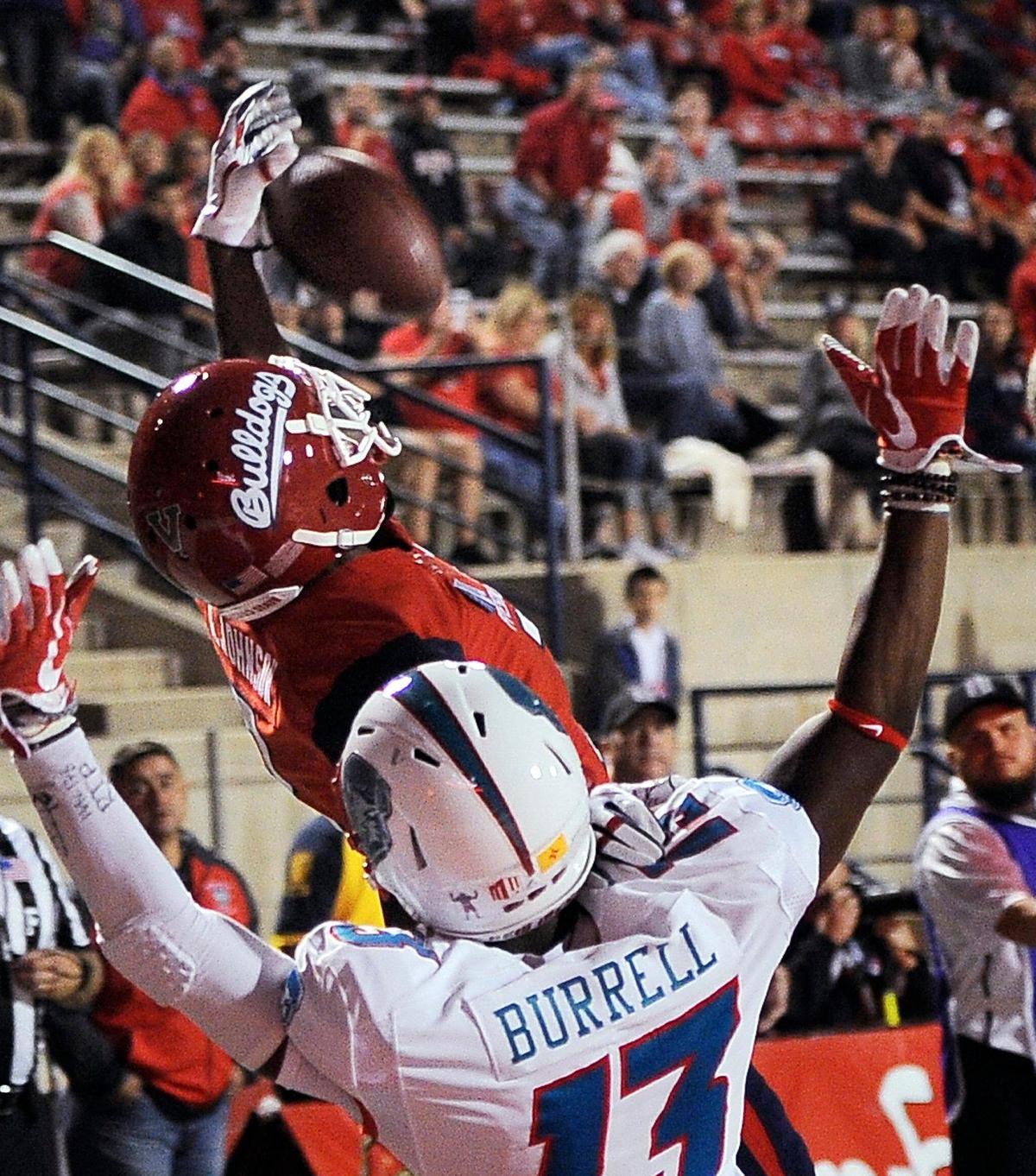 Fresno State wideout KeeSean Johnson makes a one-handed catch for a touchdown in the Bulldogs’ 38-0 victory over New Mexico last season. Johnson made a point in practice a year ago to line up against then-freshman Wylan Free in one-on-one drills..