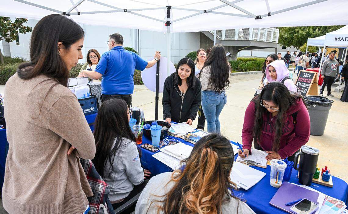 Vendors speak to job applicants during an annual job fair at Madera Community College on Tuesday, March 4, 2025. About 40 companies, government agencies, and organizations were on hand recruit applicants to fill full-time jobs, part-time jobs, hourly jobs, while also offering internships and volunteer opportunities.
