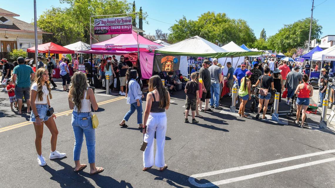 Crowds walk Pollasky Avenue in Old Town Clovis for Big Hat Days on Saturday, June 12, 2021. After last year’s cancellation, this year’s Chamber of Commerce-sponsored event was pushed back from April to allow for a fuller reopening of California as it emerges from COVID-19 restrictions.