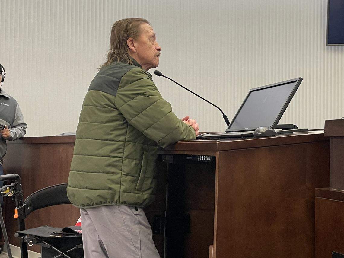 “Yo fui residente allí y es asqueroso,” dijo Jerry Garber, de 69 años, a la junta de supervisores el martes 3 de marzo, durante los comentarios del público.