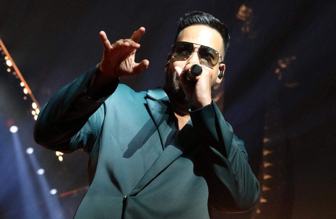 Romeo Santos trajo su gira 'Formula Vol. 3' a Fresno la noche del miércoles 4 de octubre, en el Save Mart Center.