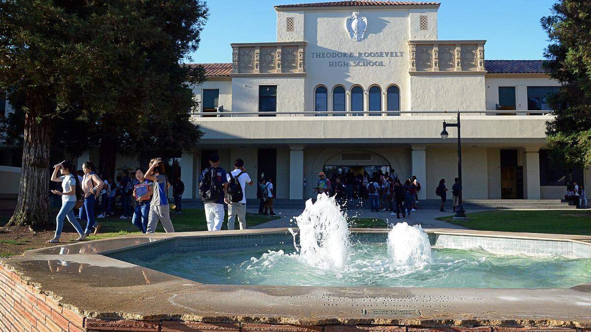 Students begin making their way to classes before the start of the first day of school at Roosevelt High School in southeast Fresno on Monday, Aug. 14, 2017.