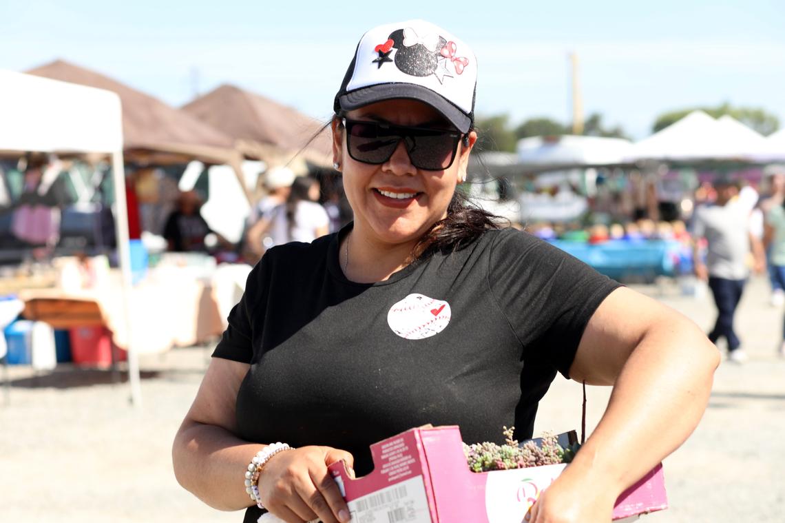 La habitante de Hanford Elizabeth Rodríguez, de 36 años, republicana, estaba en el Alma's Flea Market el 17 de junio, en Hanford. Rodríguez dijo que planea votar en noviembre.