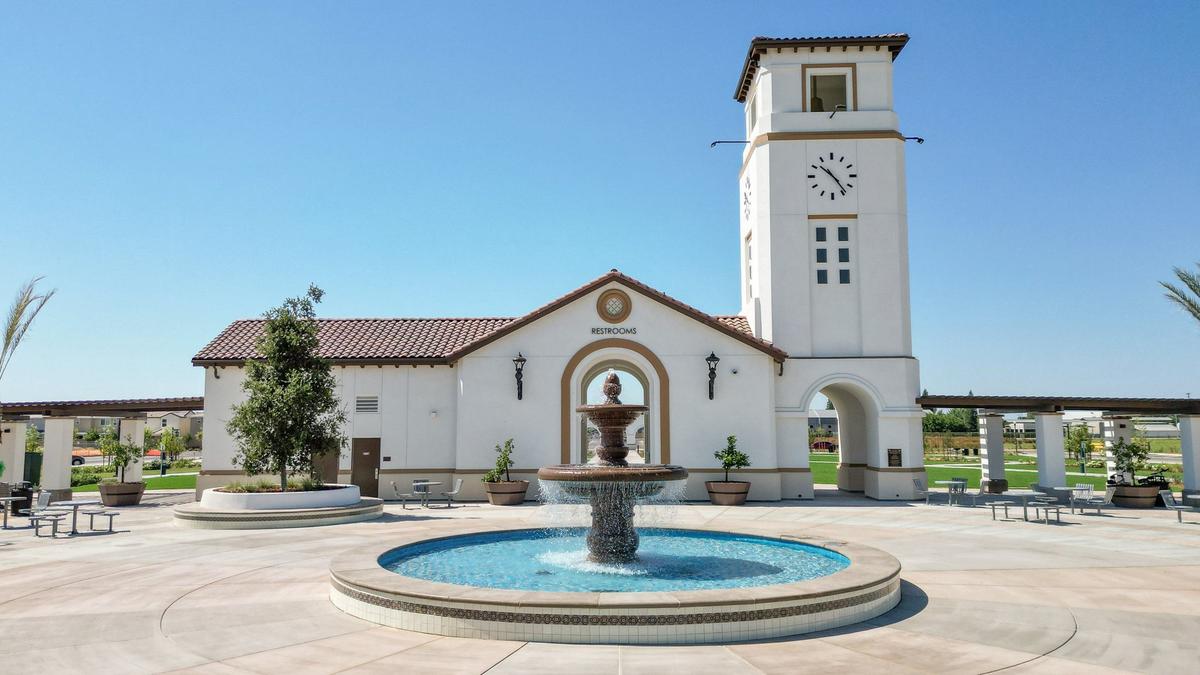 Village Green is a 7-acre park in the Loma Vista area of Clovis that has been planned for more than two decades. City officials envision the Village Green as a new “community hub” for special events. The space features a clock tower, a grass amphitheater, food truck spaces, a water feature, trellises, evening lighting, walking paths, bike racks, restrooms, drinking fountains and seating areas.