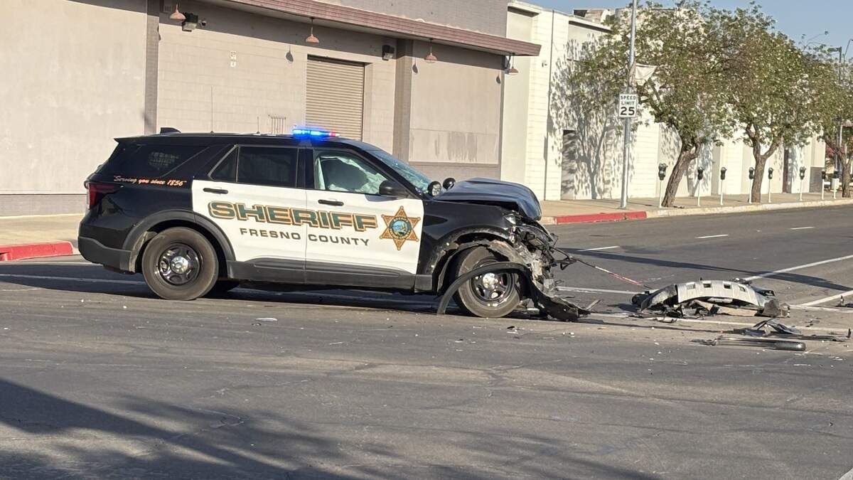 9 injured after deputy crashes vehicle into Fresno bus during downtown pursuit