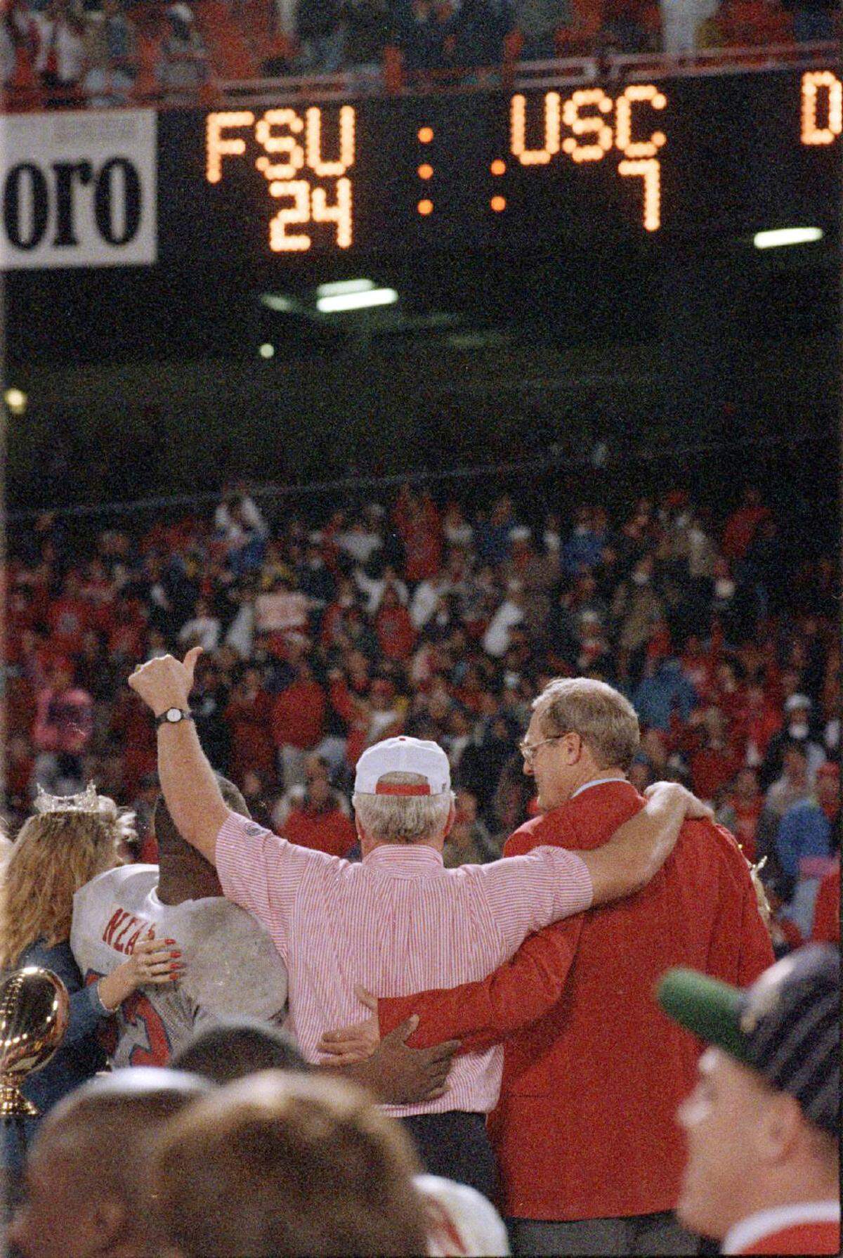 Fresno State coach Jim Sweeney gives a thumb’s up to the Red Wave while celebrating the Bulldogs’ 1992 Freedom Bowl win over USC at Anaheim Stadium. Athletic director Gary Cunningham joins Sweeney in the salute to fans.