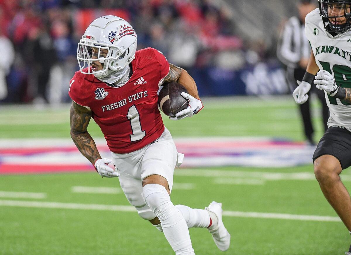 Fresno State’s Nikko Remigio takes the ball up field on a short pass from quarterback Jake Haener during their game against Hawaii at Valley Children’s Stadium on Saturday, Nov. 5, 2022.
