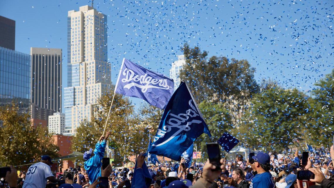 Los Dodgers paralizan la ciudad de Los Ángeles con su primer desfile en 36 años