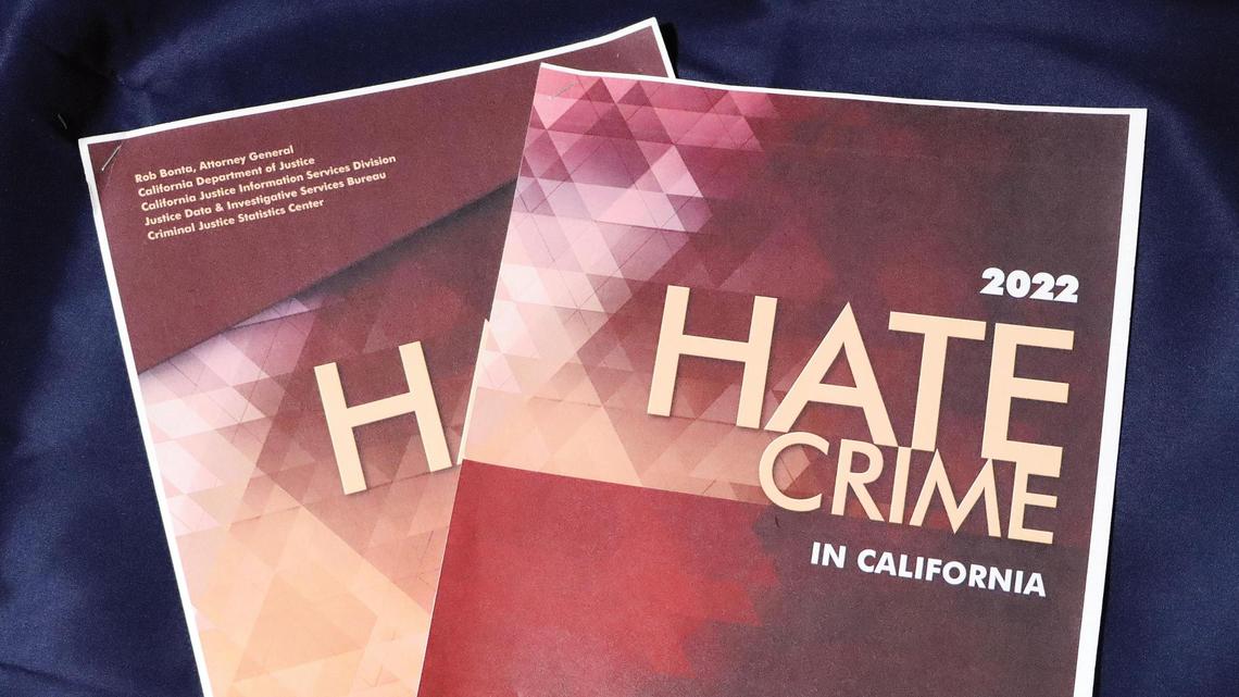El procurador general, Rob Bonta, publicó el informe 2022 sobre delitos de odio, que muestra un aumento de los delitos motivados por el odio contra afroamericanos, transgénero y latinos. La Biblioteca del Estado de California lanzó la campaña Stop the Hate en la que participan medios étnicos, como Vida en el Valle.