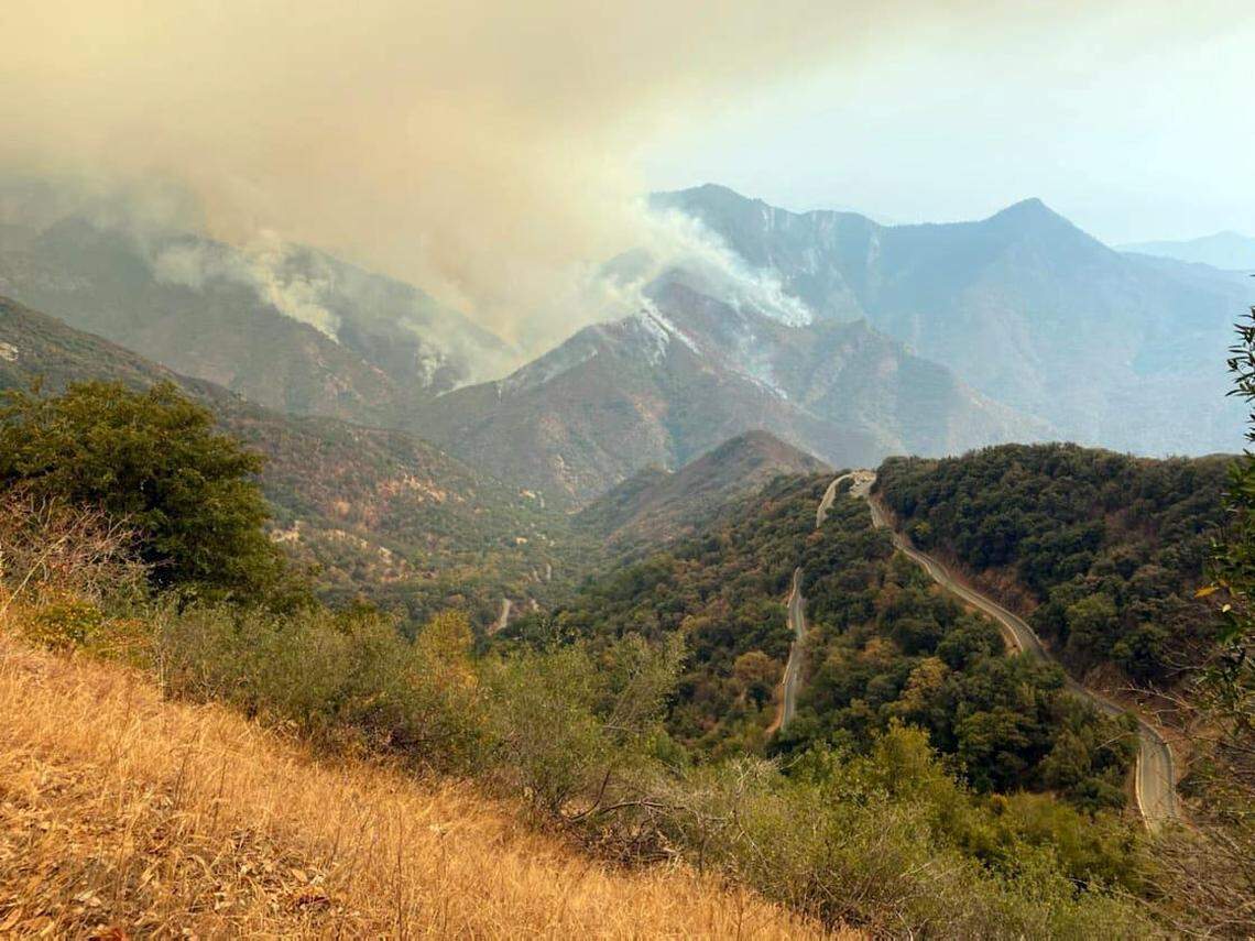 Smoke from the Paradise Fire, part of the KNP Complex fire burning in Sequoia Naional Park.
