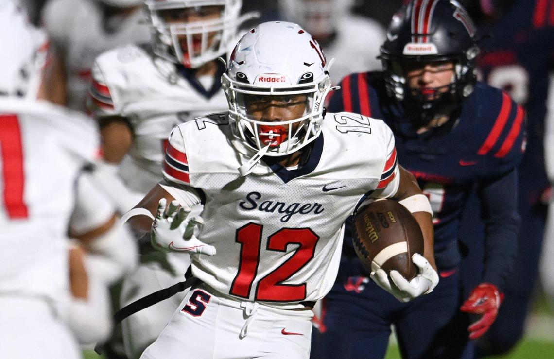 Sanger’s Kayden Mcgrew runs the ball for a touchdown aganst Memorial Friday, Nov. 1, 2024 in Fresno. Sanger beat San Joaquin Memorial 59-21.