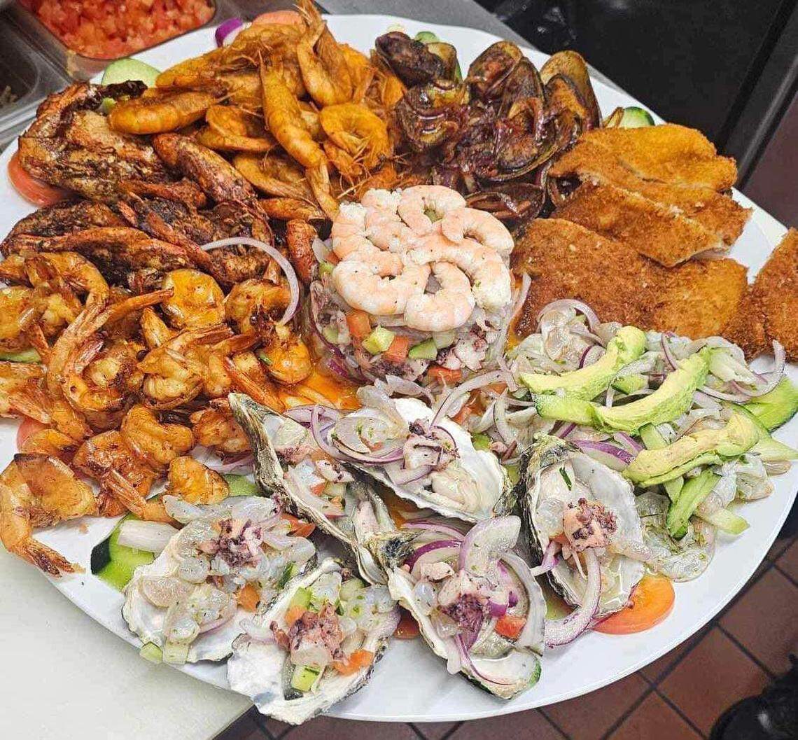Mariscos El Barba Negra has opened in downtown Fresno, next to the Spiral Garage and on Van Ness Avenue between Kern and Inyo streets. The restaurant, which occupies the building once houses by Joe’s Steahouse, specializes in Mexican seafood with recipes originated from the coastal Mexican state of Nayarit.
