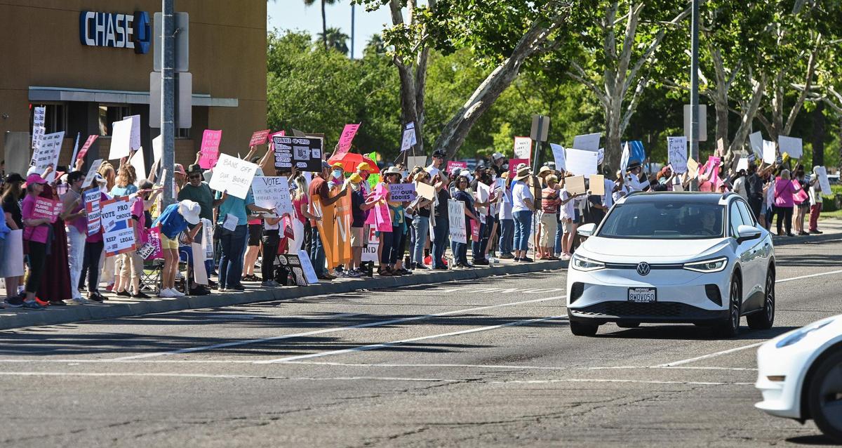 Hundreds line Blackstone Avenue at Nees in front of the River Park shopping center in Fresno during a rally in support of Roe v. Wade on Saturday, May 14, 2022.