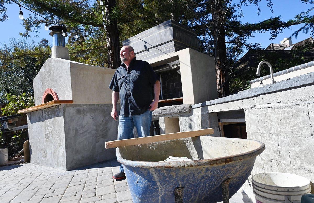 Vatche Moukhtarian stands amid what he described as botched landscaping and patio work completed by former Sanger mayor and contractor Joshua Mitchell. Moukhtarian’s civil lawsuit against Mitchell alleges fraud and negligence and seeks $200,000 in damages.